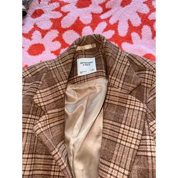 Abercrombie and Fitch Tan Blazer - Picture 2 of 9